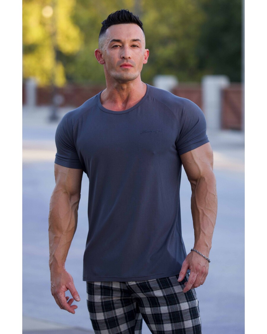 Youngla 422 Fitted Delt Tee
